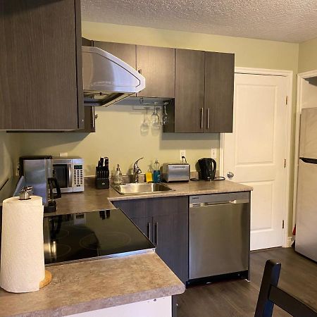 1 Bedroom Suite In Langford. 빅토리아 외부 사진