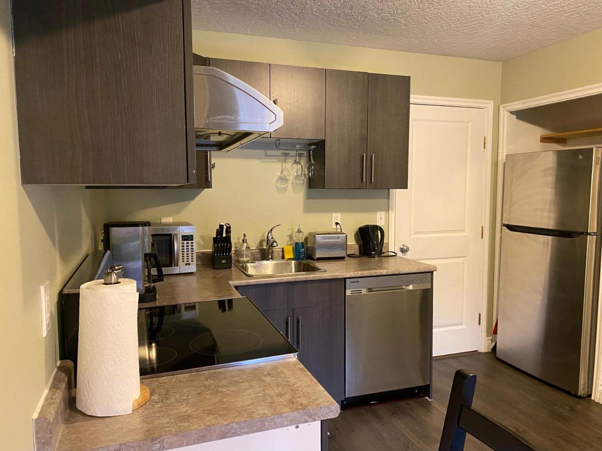 1 Bedroom Suite In Langford. 빅토리아 외부 사진
