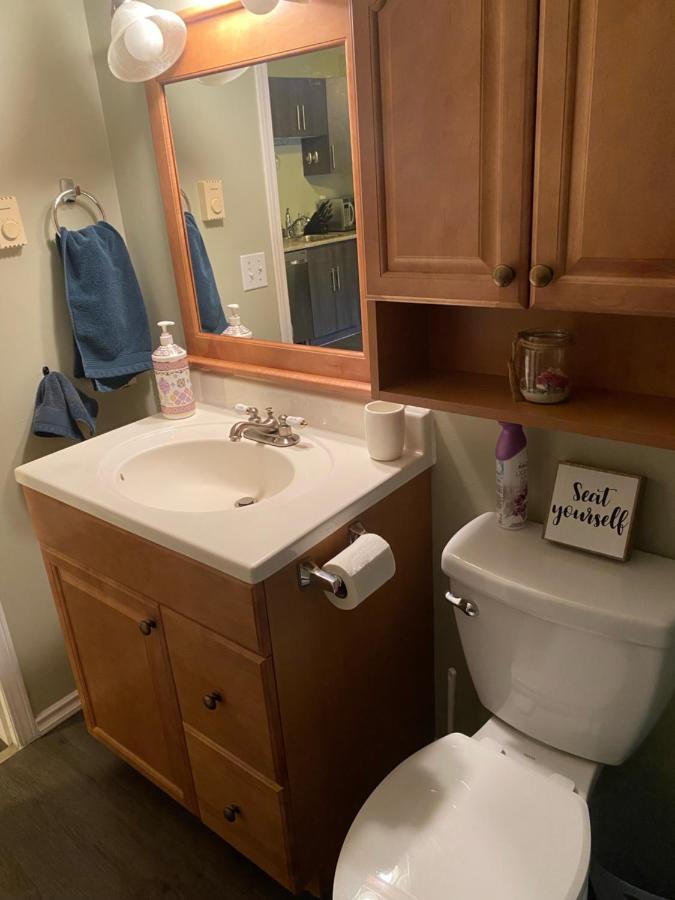 1 Bedroom Suite In Langford. 빅토리아 외부 사진