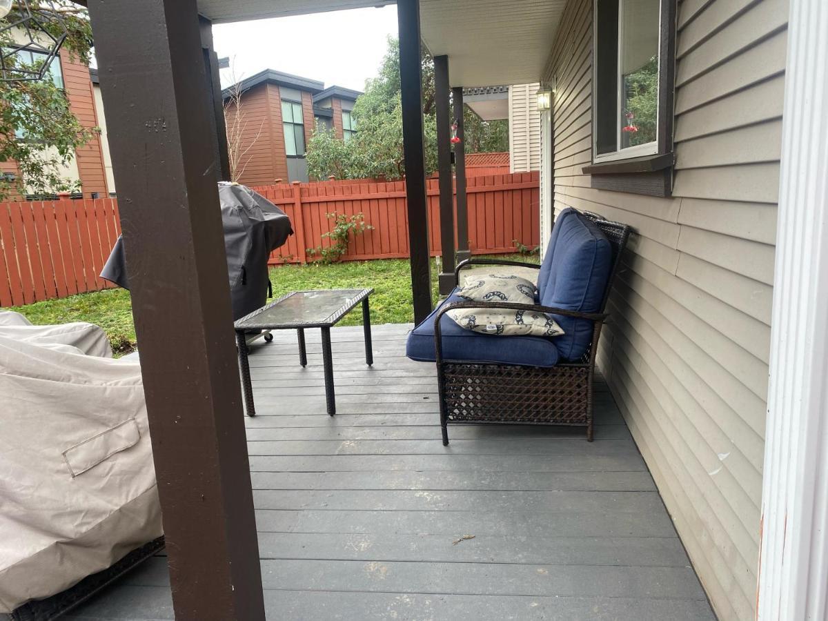 1 Bedroom Suite In Langford. 빅토리아 외부 사진