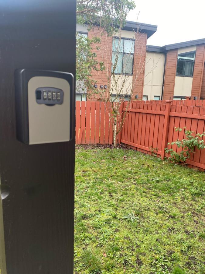 1 Bedroom Suite In Langford. 빅토리아 외부 사진